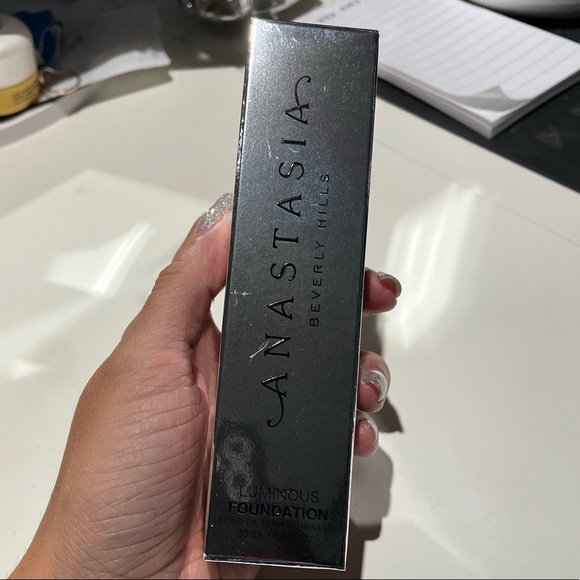 Anastasia Beverly Hills 400N luminous foundation - Picture 7 of 10